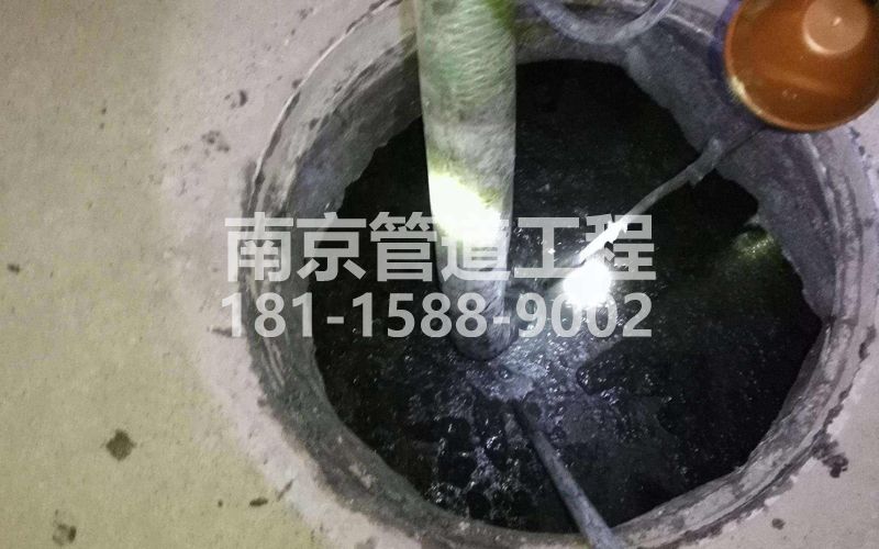 216花园村清理化粪池